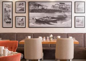 A seating area at Millennium Istanbul Golden Horn