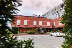 hotel z parkingiem w obiekcie Hotel Torontal w mieście Timişoara