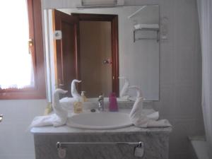 a bathroom with a sink and a mirror at Casa Pardo in Gibaja