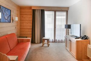 TV a/nebo společenská místnost v ubytování Residence Les Chalets du Forum - maeva Home