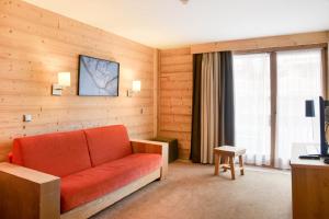 TV a/nebo společenská místnost v ubytování Residence Les Chalets du Forum - maeva Home