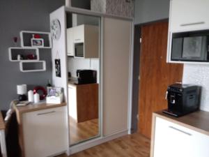 Kuchnia lub aneks kuchenny w obiekcie apartament Fanaberia
