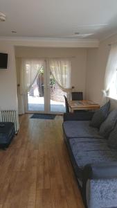 A seating area at Glenfern Guest House and a separate Cottage with its own private hot tub