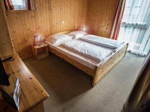 Un pat sau paturi într-o cameră la Splendid Holiday Home in Kreischberg Murau near Ski Resort