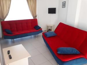 A seating area at Paradise Apart Hotel