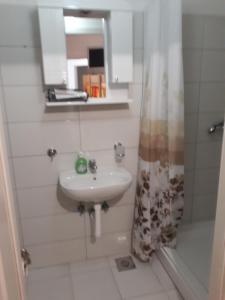 Ένα μπάνιο στο Hostel Corner 021