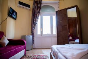 Кровать или кровати в номере New Grand Royal Hotel Cairo