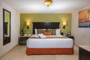 Postel nebo postele na pokoji v ubytování Hotel Tesoro Los Cabos