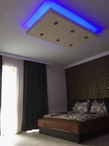 Posteľ alebo postele v izbe v ubytovaní Balaton Kinizsi Apartman