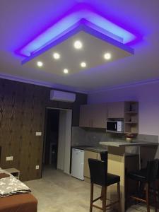 Kuchyňa alebo kuchynka v ubytovaní Balaton Kinizsi Apartman
