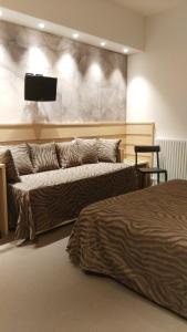 เตียงในห้องที่ Albergo Suisse Bellevue