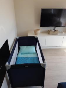 Televízia a/alebo spoločenská miestnosť v ubytovaní Gava Ocean View