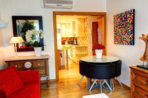 Posezení v ubytování Olivia Apartment by Hello Homes Sitges