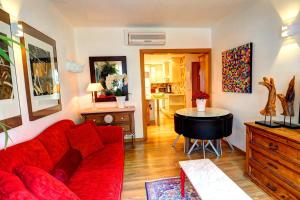 Posezení v ubytování Olivia Apartment by Hello Homes Sitges