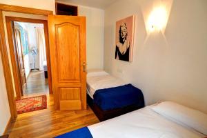 Postel nebo postele na pokoji v ubytování Olivia Apartment by Hello Homes Sitges