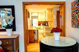 Kuchyň nebo kuchyňský kout v ubytování Olivia Apartment by Hello Homes Sitges