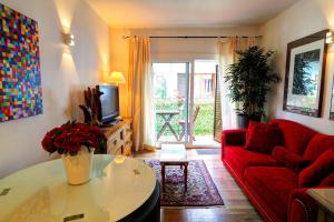 Posezení v ubytování Olivia Apartment by Hello Homes Sitges