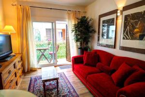TV a/nebo společenská místnost v ubytování Olivia Apartment by Hello Homes Sitges