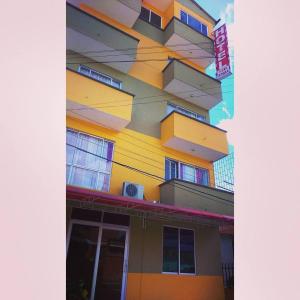 un edificio colorido con un cartel en el costado en Hotel Luis Ángel, en Mocoa