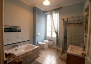 Ένα μπάνιο στο Appartements Ria Sirach +20 φωτογραφίες