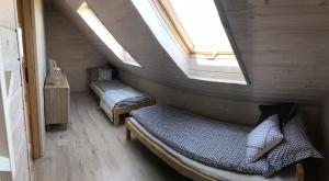 Ένα ή περισσότερα κρεβάτια σε δωμάτιο στο Ciche Wydmy