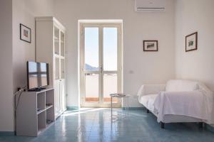 Rúm í herbergi á Dolce Vista Apartment Amalfi Coast