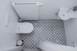A bathroom at Rába Apartman House