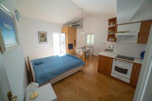 Η κουζίνα ή μικρή κουζίνα στο Paradise with Sea View Apartment