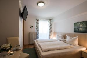 Ένα ή περισσότερα κρεβάτια σε δωμάτιο στο Gästehaus Walpurga