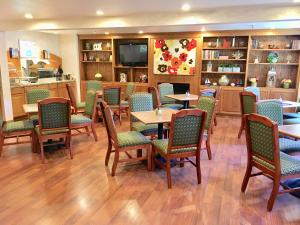 Posezení v ubytování GuestHouse Inn & Suites Poulsbo