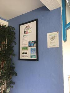 
a sign that is on a wall in a room at Cli´s Place Posada Nativa in San Andrés

