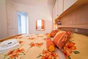 Кровать или кровати в номере De Luxe Apartment Mediteran 3****