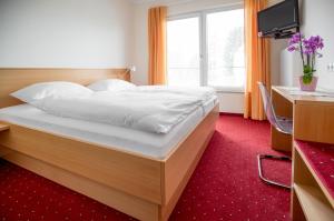 Rúm í herbergi á Hotel Reineldis