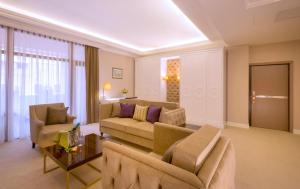 Ruang duduk di Paris Hotel Yerevan