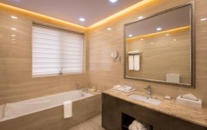 Bilik mandi di Paris Hotel Yerevan