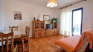 TV a/nebo společenská místnost v ubytování Haus Tanja