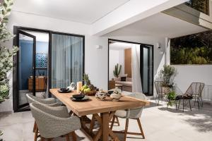 Posedenie v ubytovaní Blue Island Luxury Apartment