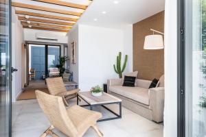 Posedenie v ubytovaní Blue Island Luxury Apartment