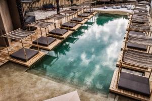 Bazén v ubytování Doryssa Boutique Hotel nebo v jeho okolí
