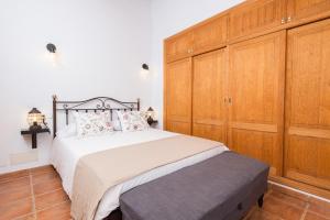 Postel nebo postele na pokoji v ubytování Finca - Agroturisme Sa Parellada
