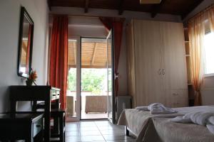 Fotografie z fotogalerie ubytování Cozy Backyard House v destinaci Pláka