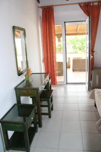 Fotografie z fotogalerie ubytování Cozy Backyard House v destinaci Pláka