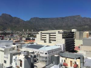 Gallery image of 2 Bedroom Louise in Mutual Heights in Cape Town