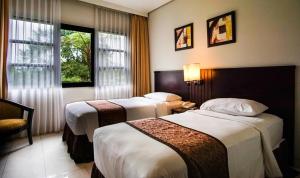 Una cama o camas en una habitación de Sari Ater Hotel & Resort