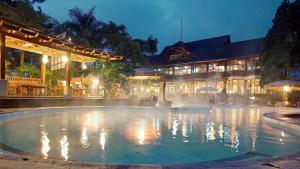 La pileta dentro o cerca de Sari Ater Hotel & Resort