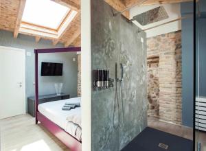 Giường trong phòng chung tại B&B La Bellavita del Garda Luxury