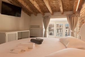 a bedroom with a bed with towels on it at B&B La Bellavita del Garda Luxury in San Felice del Benaco