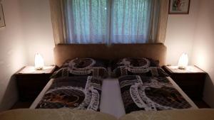 Postel nebo postele na pokoji v ubytování Ferienwohnung Nostalgie