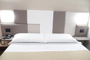 Postel nebo postele na pokoji v ubytování Hotel Sogni D'Oro Airport