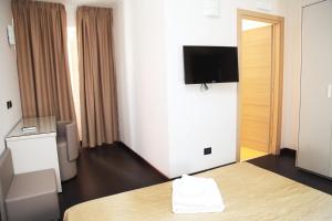 TV a/nebo společenská místnost v ubytování Hotel Sogni D'Oro Airport